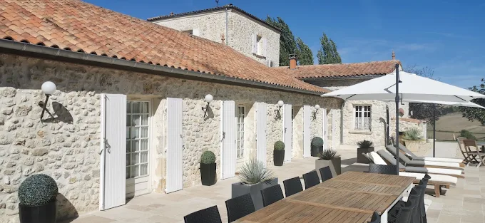 Chambres d&rsquo;hôtes de charme – Le Domaine De Beunes – Piscine au sel – Proche Bergerac en Dordogne