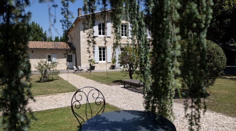Chambres d&rsquo;hôtes, Château La Gravière – SPA et gîte en Gironde