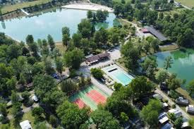 Camping Les 3 Lacs du soleil Trept dans les Alpes