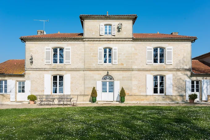 Chambres d&rsquo;Hôtes – Château du Payre – Vignoble familial – vente directe de vins à Cardan Proche Bordeaux en Gironde