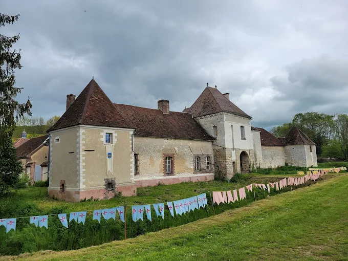 Chambres d&rsquo;Hôtes – Château Des Roises – à Bucey-en-Othe proche Troyes dans l&rsquo;Aube