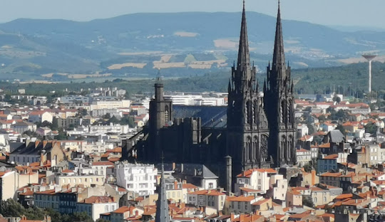 Chambres d&rsquo;hôtes – La Tour Grégoire – Clermont Ferrand en Auvergne