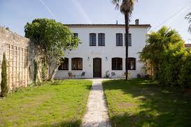 Maison et table d’hôtes de charme – Le Camélia Blanc – Saint-Ciers-sur-Gironde entre Bordeaux, Royan et Blaye