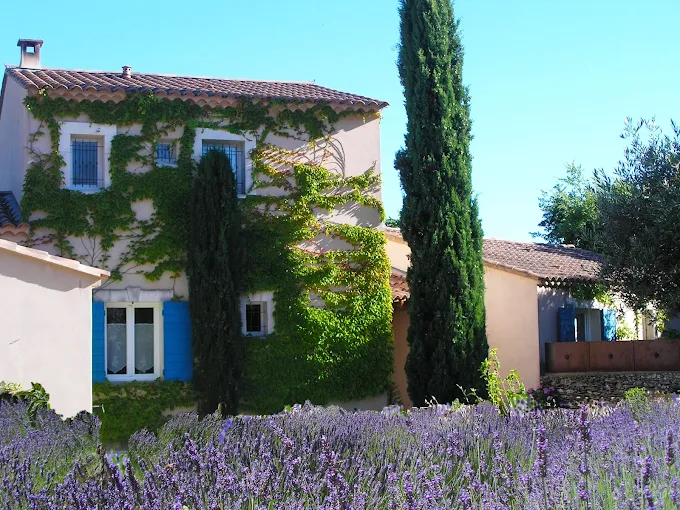 Chambres de charme climatisées – Le Clos des Lavandes – proche Isle sur la Sorgue  Luberon