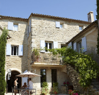 Chambres d&rsquo;hôtes avec piscine chauffée  – Le Moulin des Sources – Gordes Lubéron