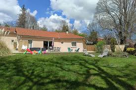3 Gîtes – Les terres de L&rsquo; Aigue – Orcines au pied des monts d&rsquo;Auvergne
